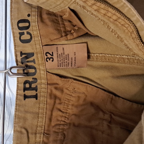 Mens iron Co cargo shorts khaki good worn condition soft and comfy - Picture 2 of 5